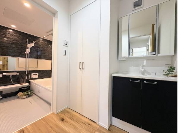 サニタリールーム、バスルーム