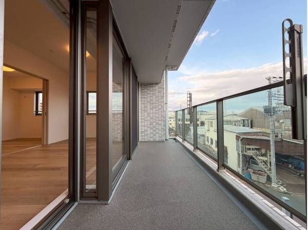 LDKからは広々とした開放的なバルコニーへ！