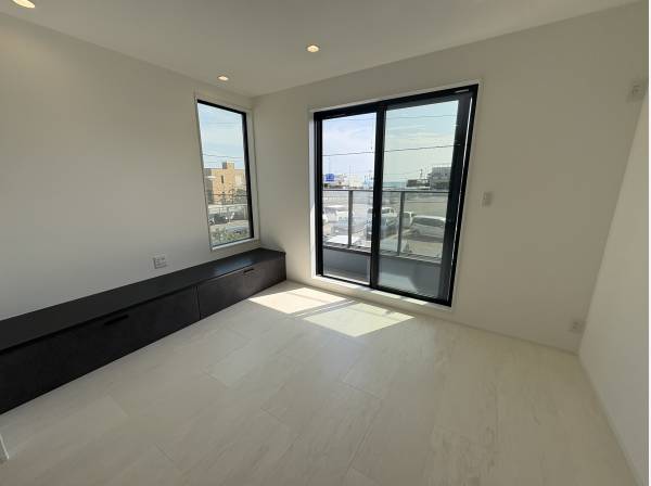 2階と3階にバルコニーがあります。