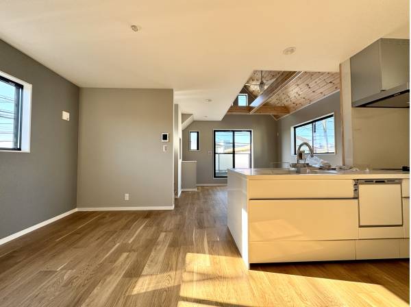 ダイニングとセパレートされておりレイアウトしやすい形状