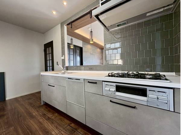 洗練されたキッチン空間。日常を少し特別に変えるデザイン性。