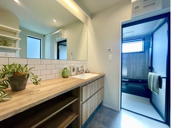 ※同社施工例(造作の洗面台)