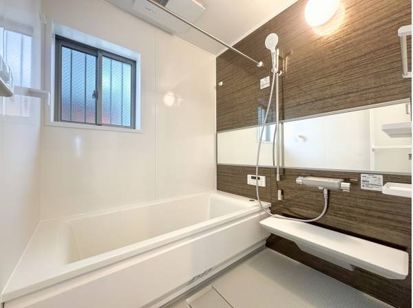 ゆとりある広さのバスタブで1日の疲れをリフレッシュ