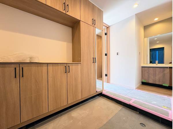 ゆとりある収納の玄関スペース