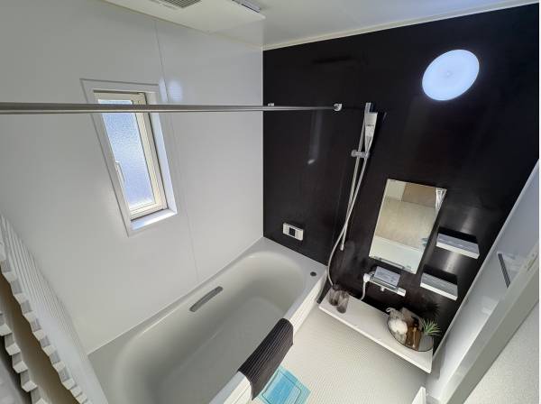 お風呂には浴室乾燥機が付いております。