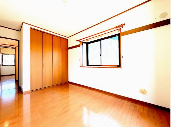 居室にはクローゼットもついていますので、収納には困りません