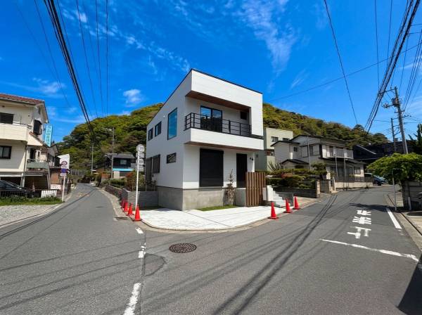 角地の為目立ちます！ただ住むだけではもったいないかも！