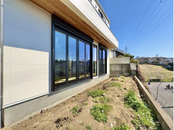 時間や季節とともに、その変化を暮らしの中で味わっていけるような一邸です