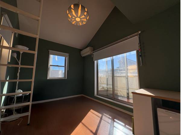 天井高の洋室です。