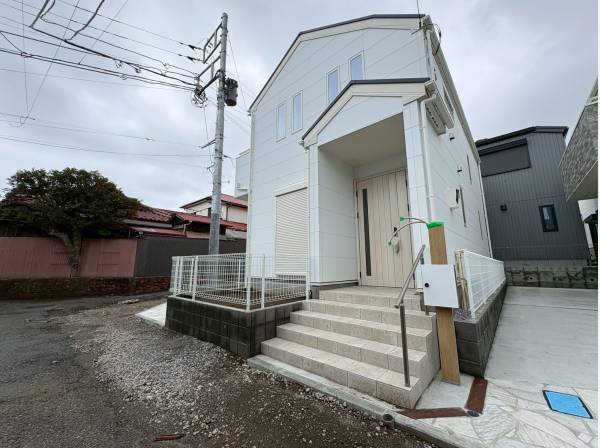 印象的なエントランスが住まいの品格を演出します。