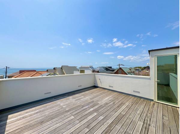 広いバルコニーは、ガーデニングや家庭菜園を楽しむ空間としても利用できま