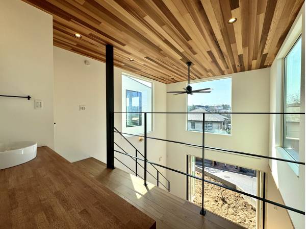 2階ホールにはカウンターを設置