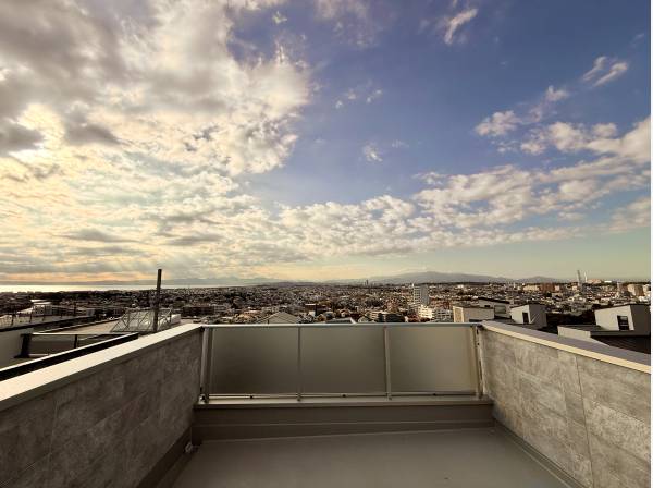 開放感あるルーフバルコニー！