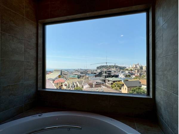 バスルームからも海！どこにいても海を感じるレイアウトが素敵！