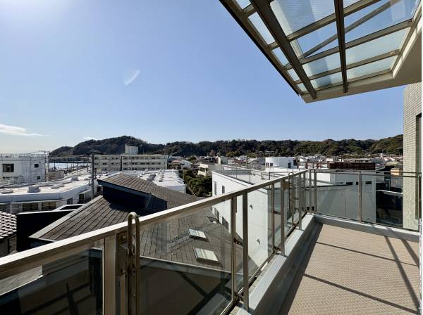 稲村ガ崎側の海と