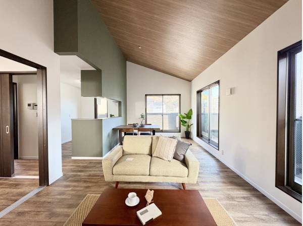 勾配天井で開放感あるLDK