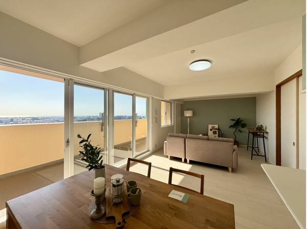 LDKから海・江ノ島を望みます