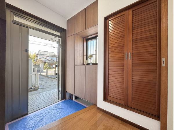 フロートタイプのシューズラックが玄関をより開放的に！