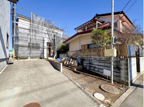 鎌倉と藤沢市街を結ぶ大通り面した快適なカーアプローチ