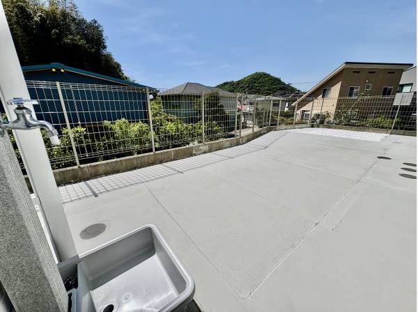 裏庭も広くて開放感がありますよ！