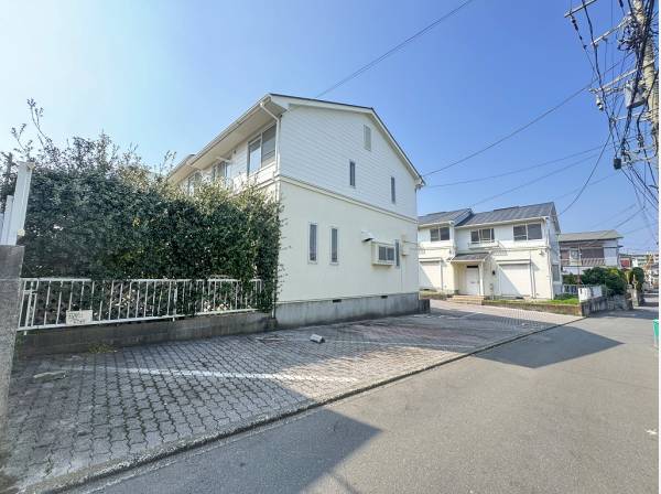 30mを超える広い間口は車の出入りも快適です