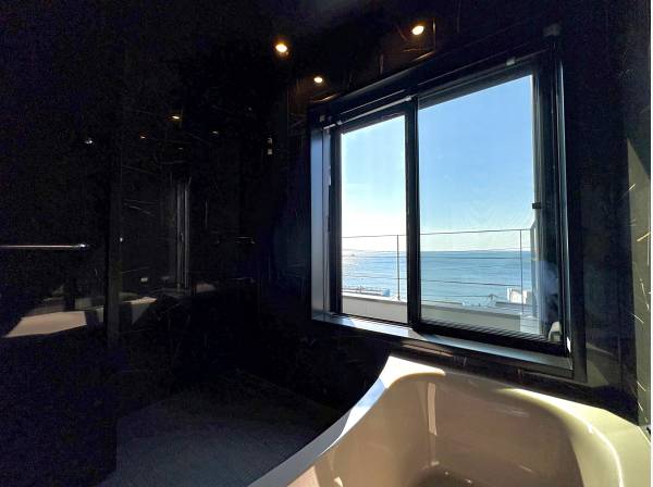 ビューバスです。贅沢に海を眺めます。