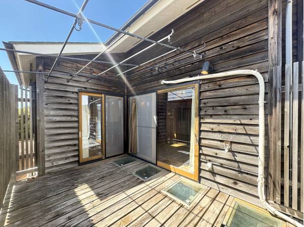 リビングの延長のような南バルコニーは陽当たり良好