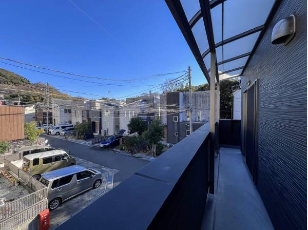 お天気が心配な日のお洗濯物も庇があるのでちょっぴり安心