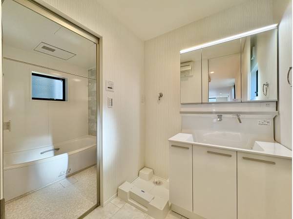 毎日使う場所だから、機能的で使いやすさに配慮したパウダールーム。