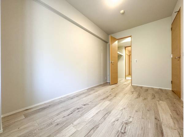 大容量のWTCが隣接しているので大きなベッドも置けそうですね