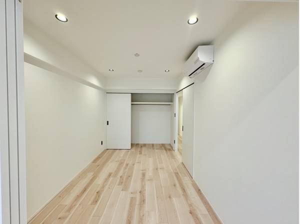 書斎として使える４帖の洋室