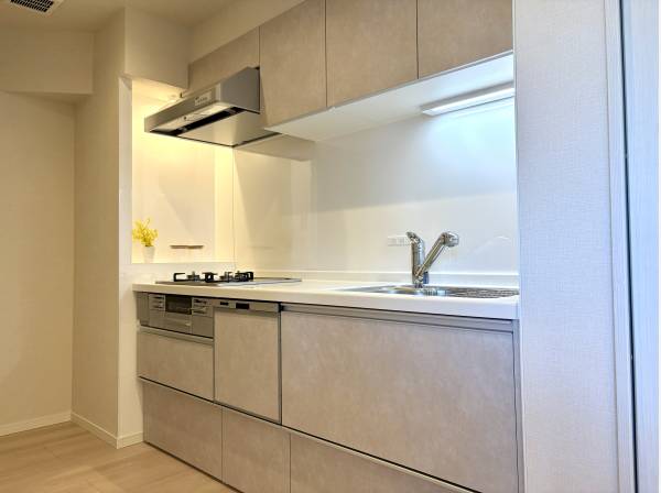 落ち着いた色調がキッチンの佇まいを整える