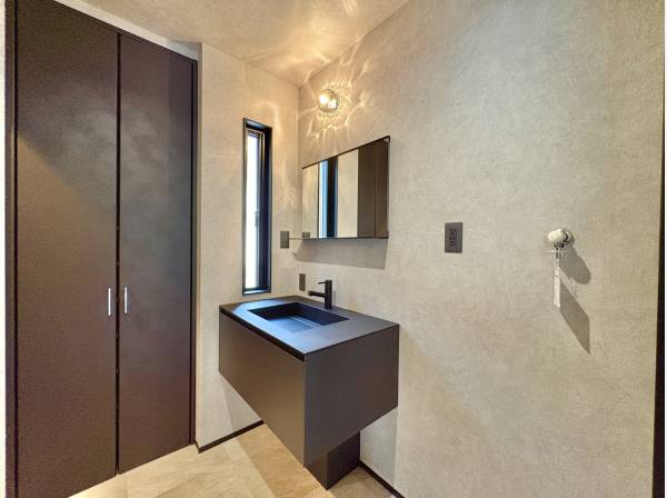 存在感のある洗面化粧台です。