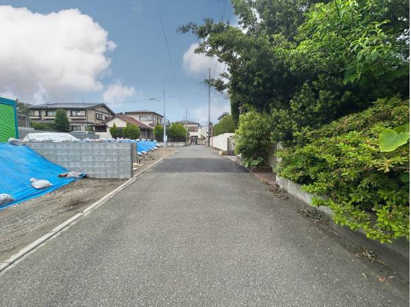 前面道路は約4m御座います！