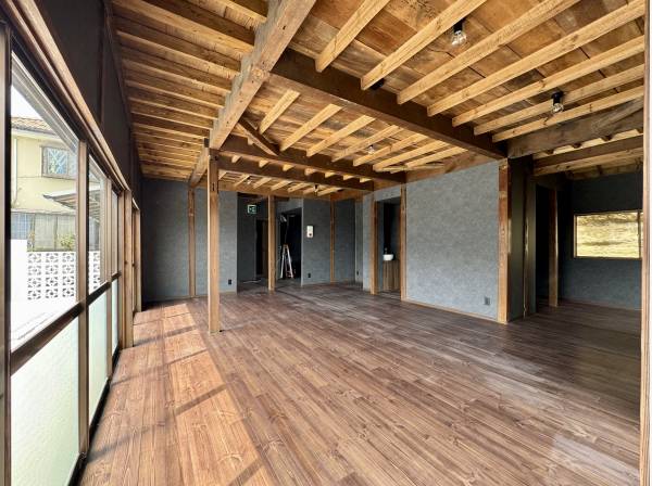 室内はリフォームが完了し、内覧可能です！
