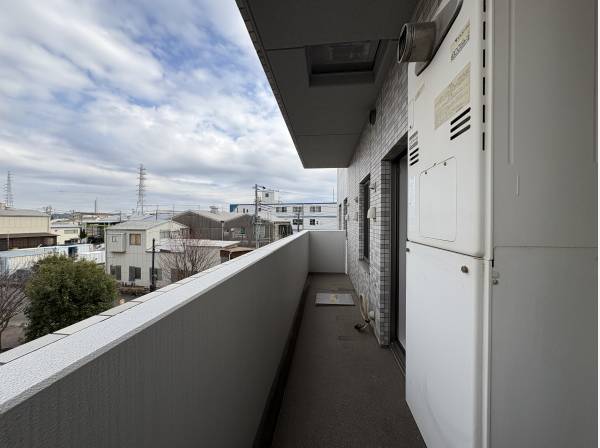 北側バルコニー。物置としてもご利用できます