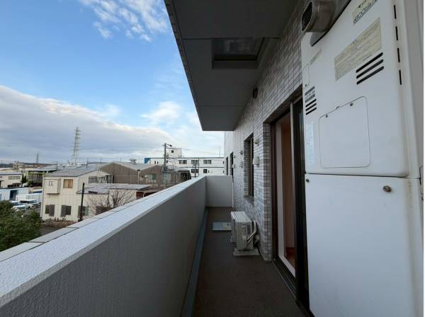 2つの居室からはもうひとつのバルコニーへ