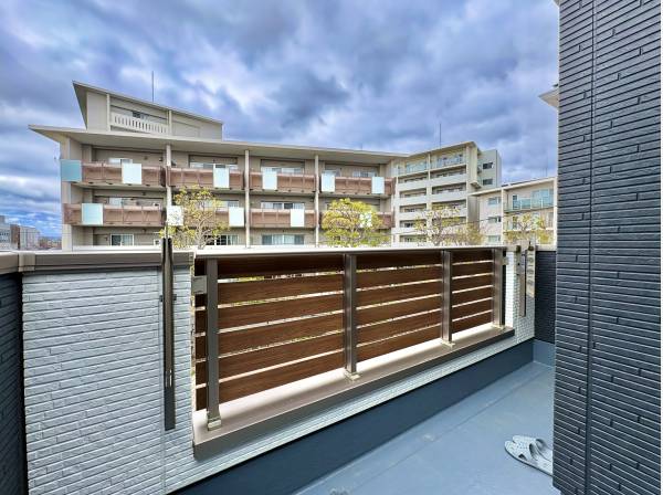 奥行きも、幅も十分なバルコニー