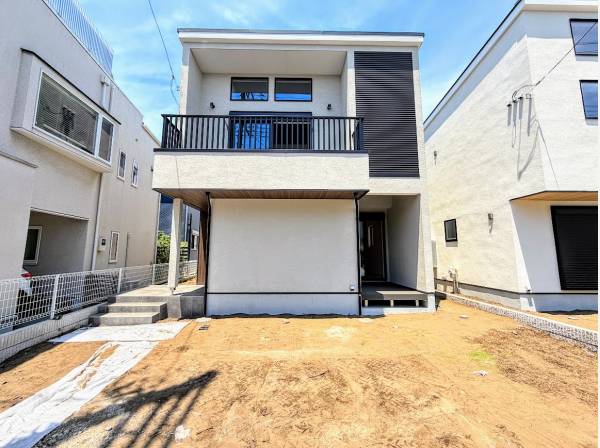 スタイリッシュな建物外観です