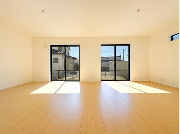 ポカポカと暖かな陽だまりが広がる南向きのリビング