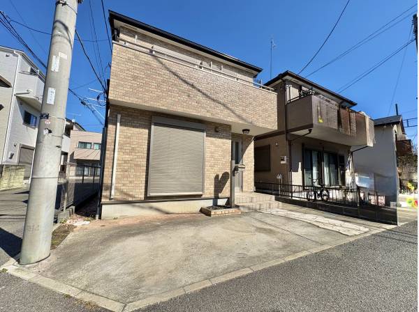 車通りも少なく、駐車の際も安心です。