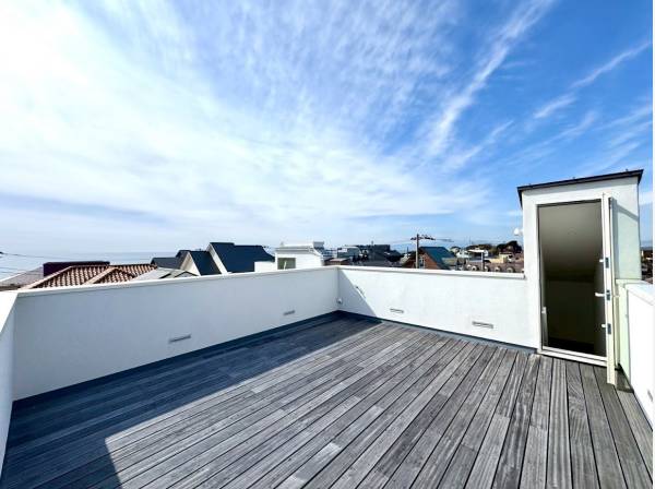 開放感あふれるルーフバルコニー