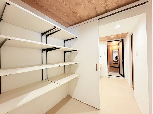 キッチン収納棚