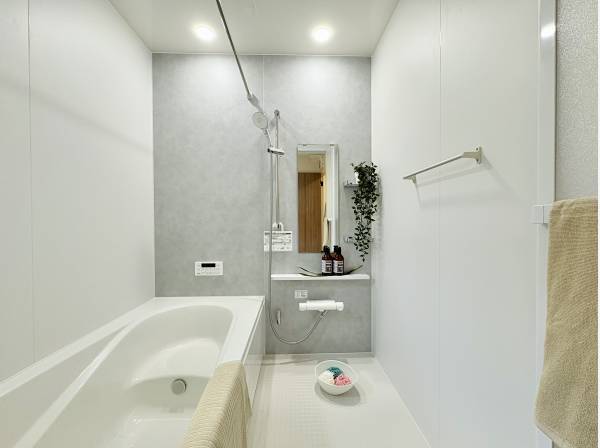 浴室簡素機付きバスルーム