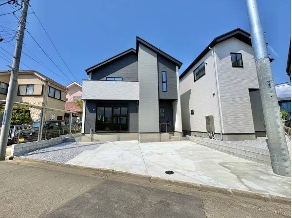 外壁には耐久性・防汚性に優れたサイディング材を使用しております