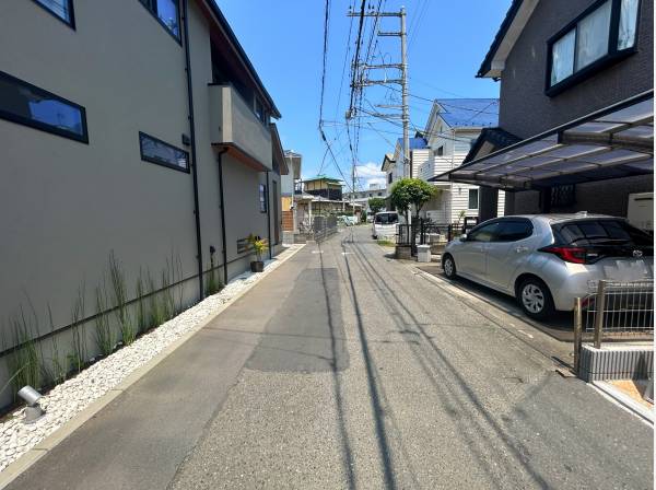 前面道路は約4m御座います