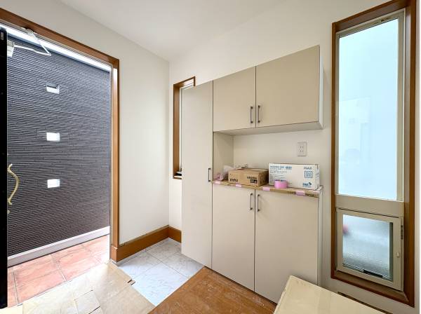 玄関です。収納もたっぷりです。