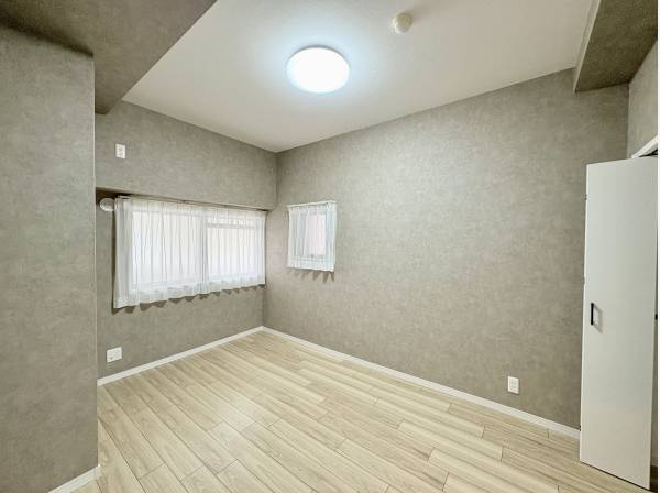 クロスがお洒落な洋室