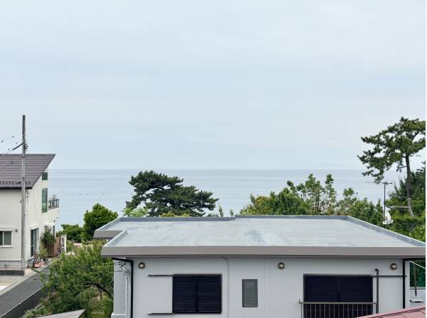 ルーフバルコニーからは相模湾が見えます