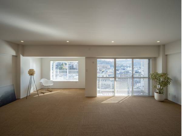 光と海風を招き入れる23.5畳の開放的なLDK